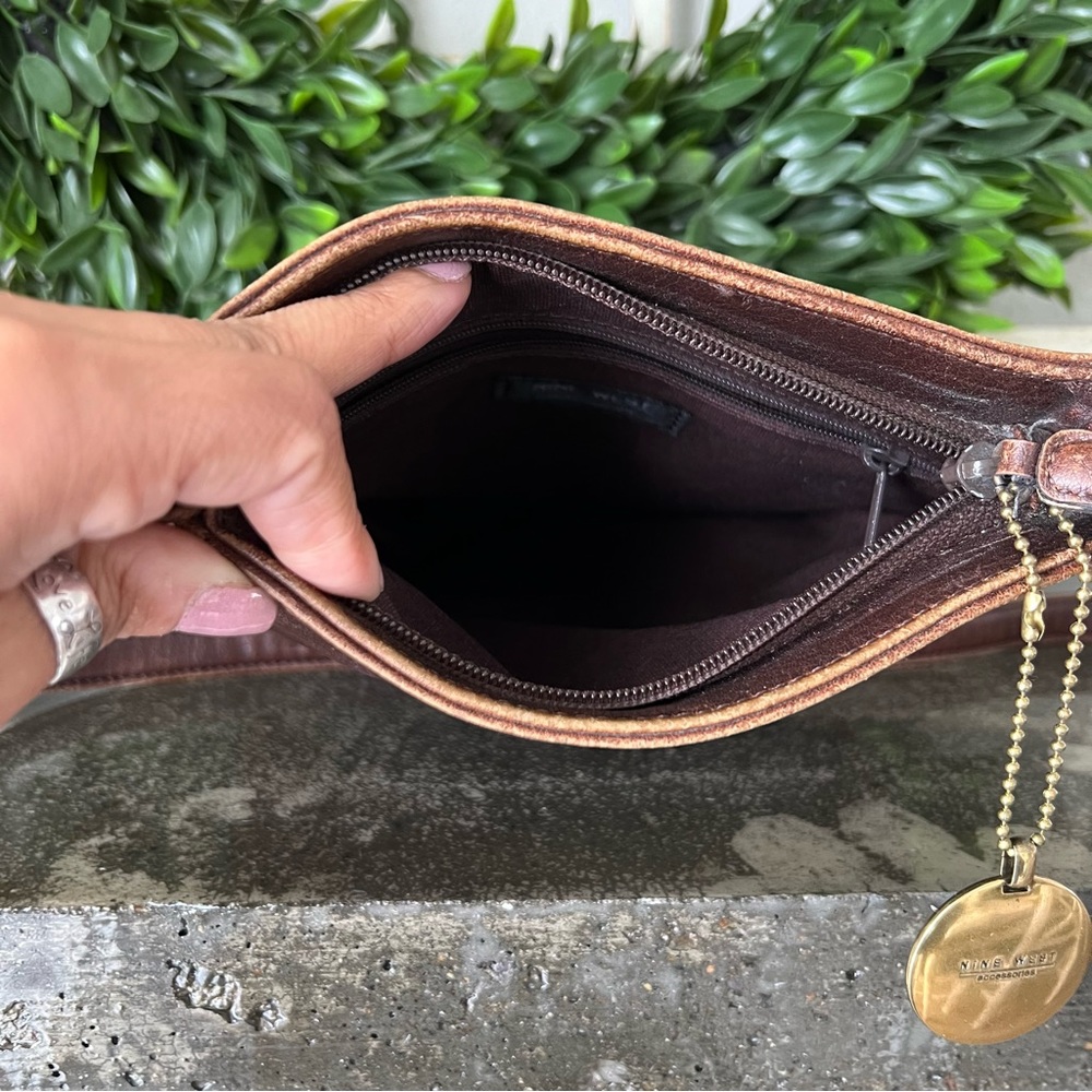 Nine West | Vintage 90s | Brown Leather Crossbody Bag - Picture 7 of 11